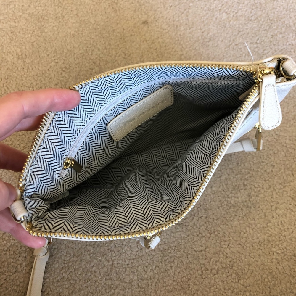 Steve Madden Over the Shoulder - Picture 5 of 8